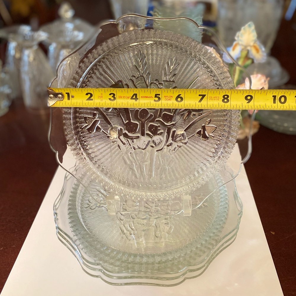 (4) Iris & Herringbone Clear Dinner Plates - Picture 2 of 6